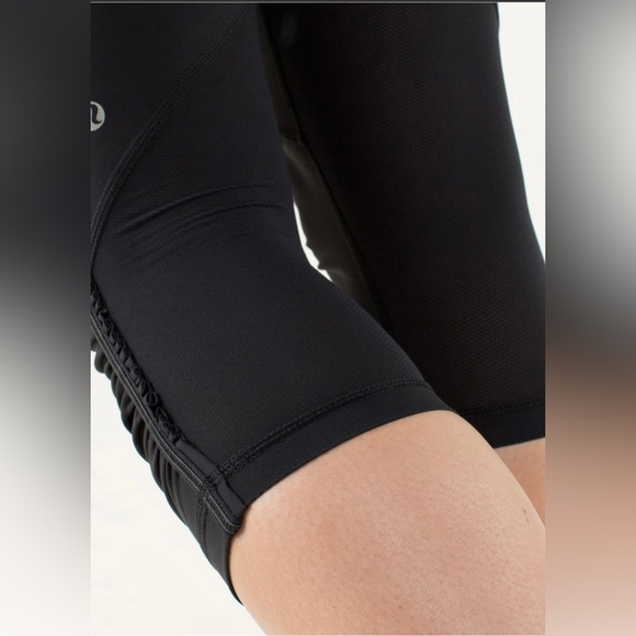 Lululemon Run For Your Life Crop.  EUC!  Size 8. Power Luxtreme, Circle Mesh. - Picture 4 of 8